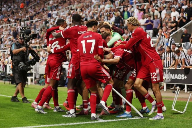 سلوت يستبعد كييزا من قائمة دوري أبطال أوروبا