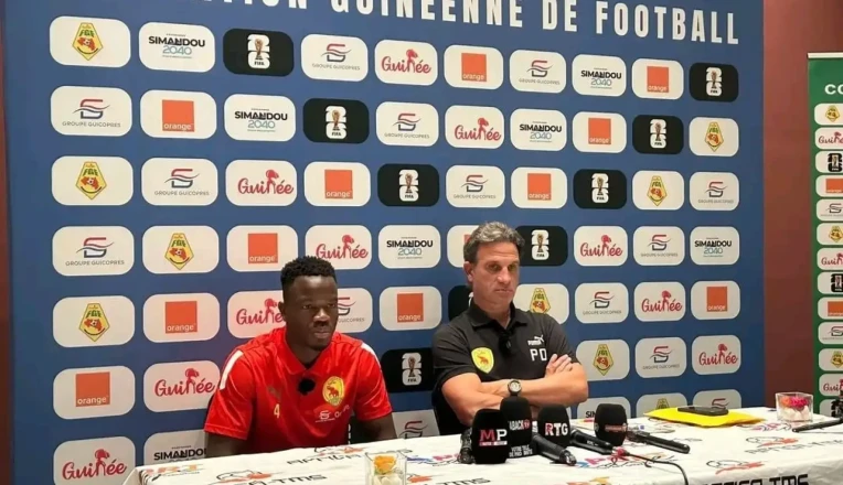 مدرب غينيا دوارتي يثير الجدل بتصريحاته حول خيارات بيتكوفيتش بعد التعادل مع الجزائر